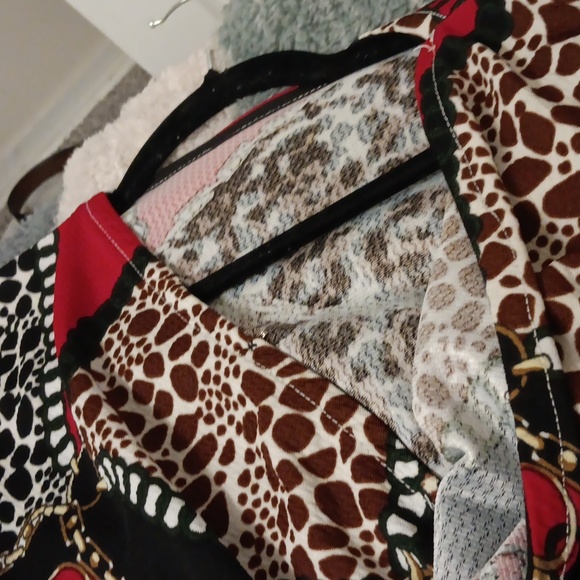 An elastic short dress which is casual - Picture 2 of 3